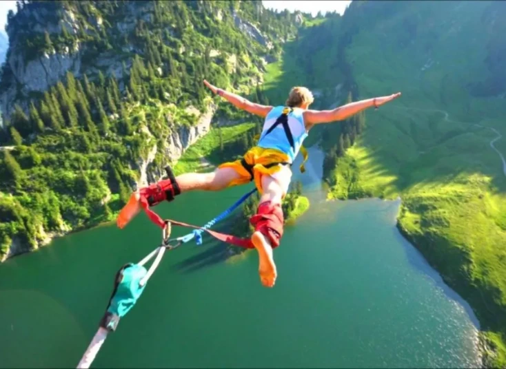 bungee jumping image